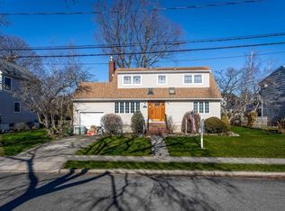 1805 Princeton Pl, Merrick, NY 11566