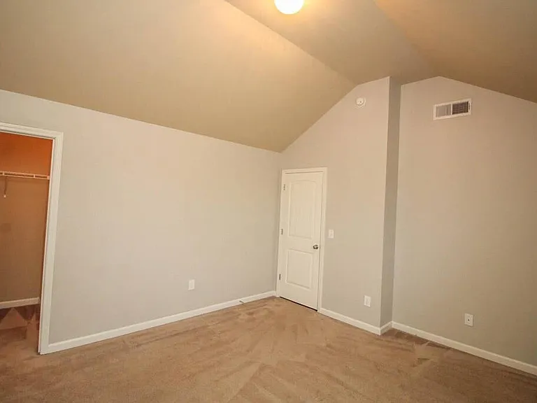 458 Lory Ln — Photo 33