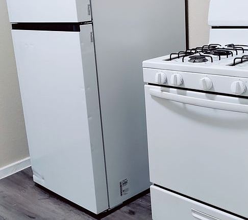 3rd image of 615-617 Roberts St