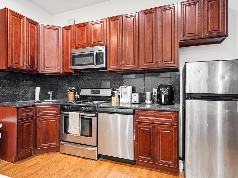 321 E 14th St #2B — Photo 3