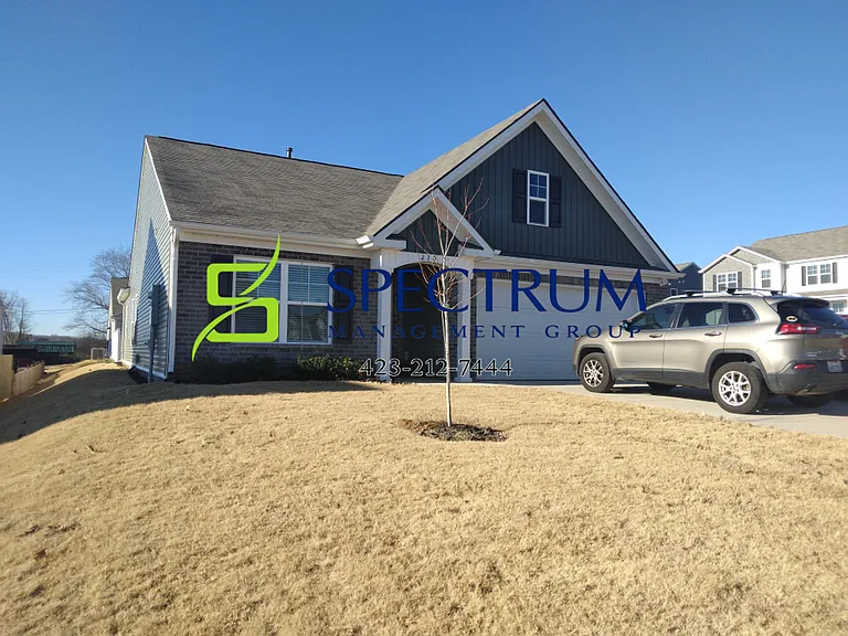 220 Greene Ln — Photo 2