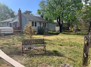 194 Blue Point Rd, Farmingville, NY 11738