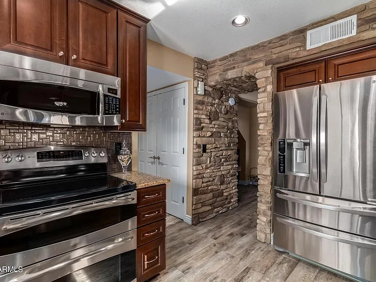 2911 E Windmere Dr — Photo 11