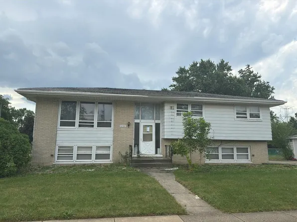 10300 S Kathy Ct, Palos Hills, IL 60465