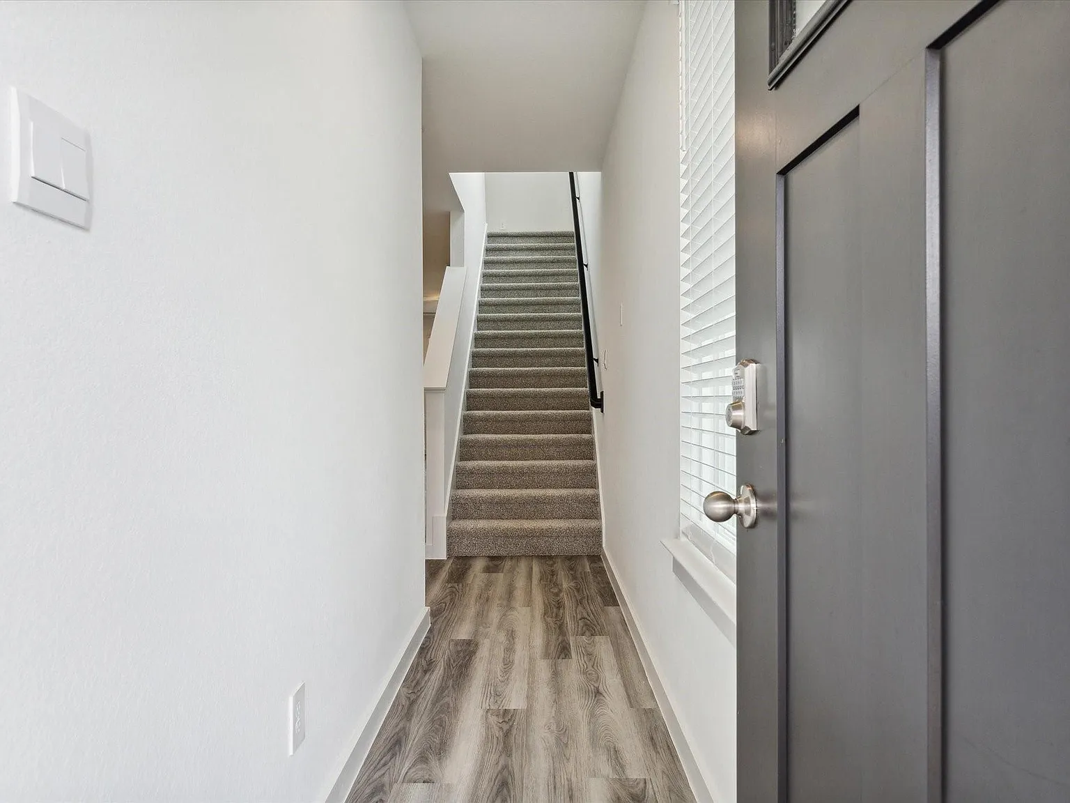 3 bed, 2.5 bath, 1820 sqft, $2,350 — Photo 3