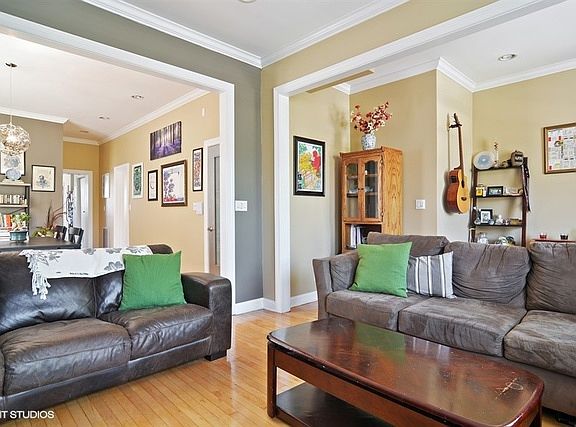 3rd image of 3454 N Damen Ave