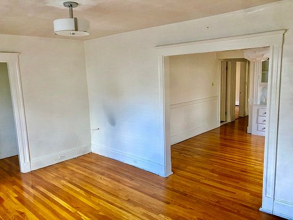 5th image of 224 Arlington St #224
