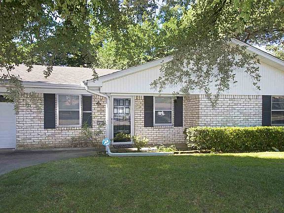 2nd image of 1416 Emerald Dr