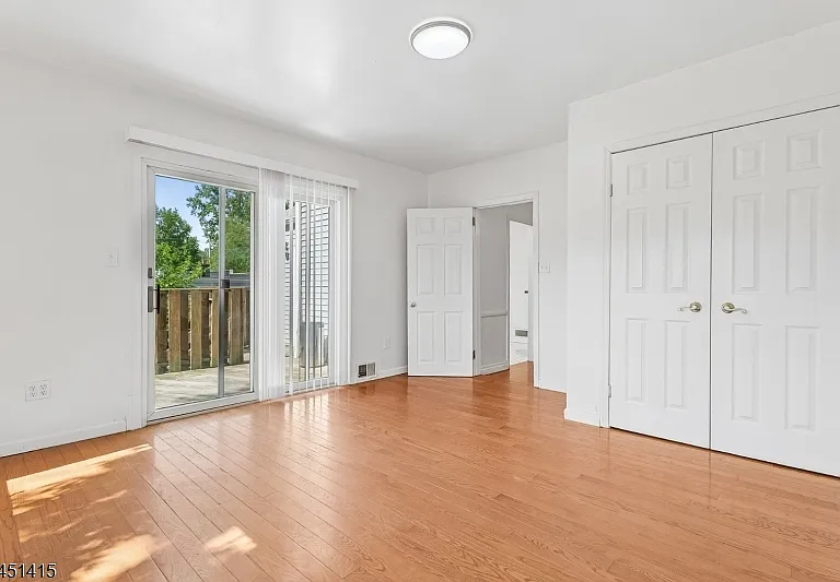 32 Locust Ave — Photo 12