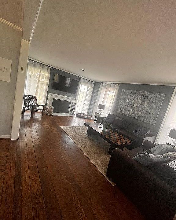 Bright Sunny Family Room