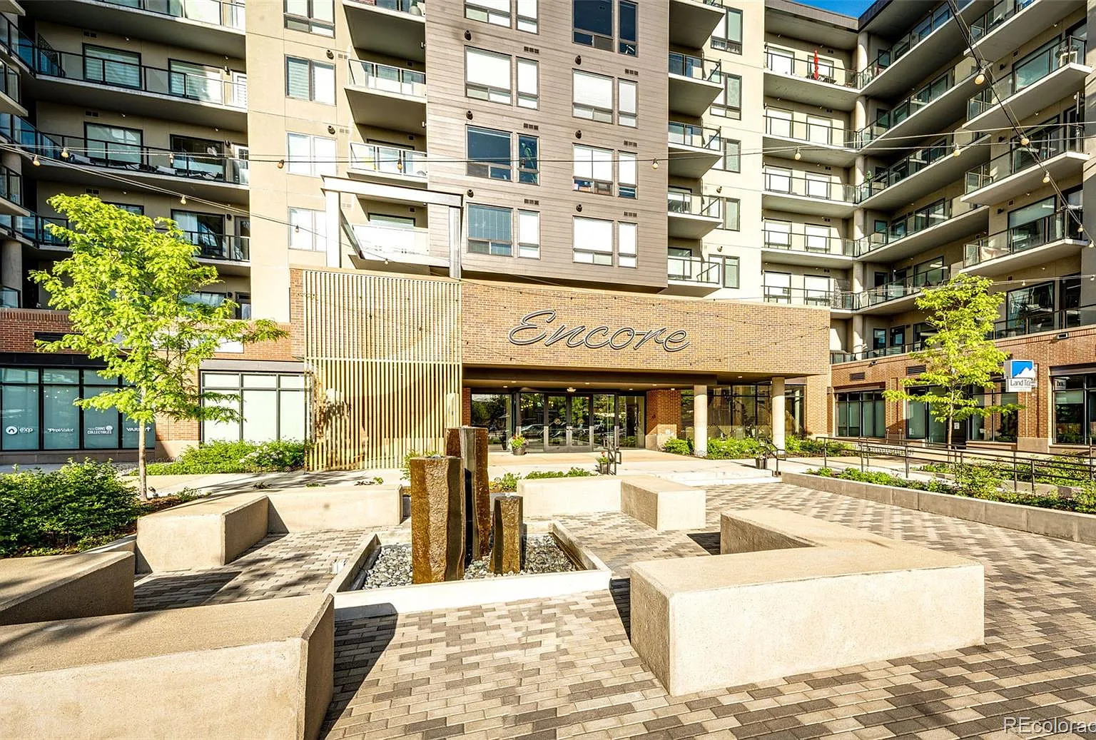 Encore Cr Condos — Photo 2