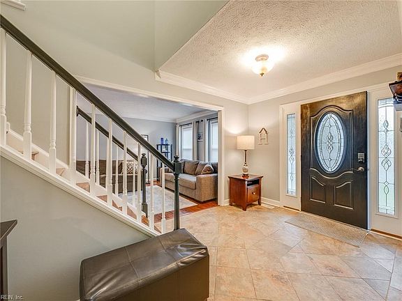 5th image of 857 Lancaster Ln