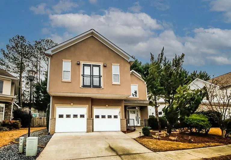 1354 Brookhaven Village Cir NE — Photo 2