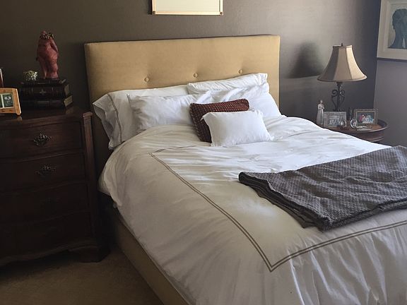 Bedroom w/walk in closet