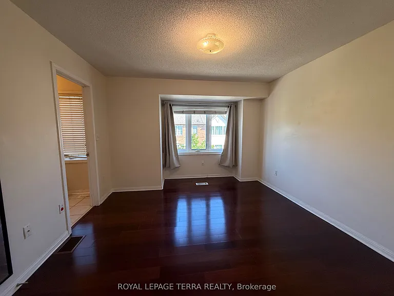 80 Acorn Pl #16 — Photo 35