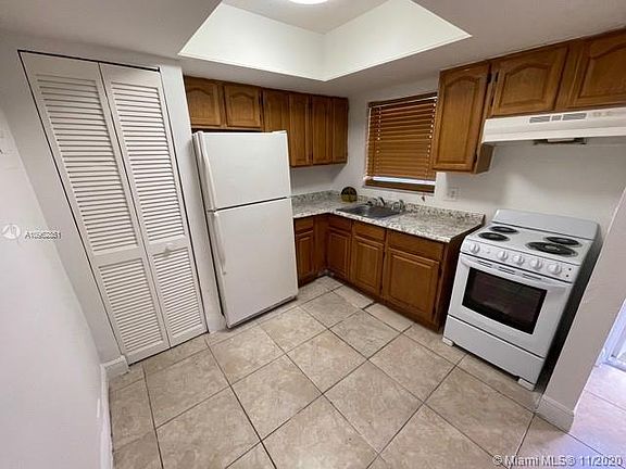3rd image of 101 NE 41st St APT A1