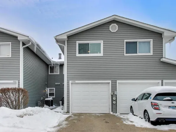 17298 W Maple Ln, Gurnee, IL 60031