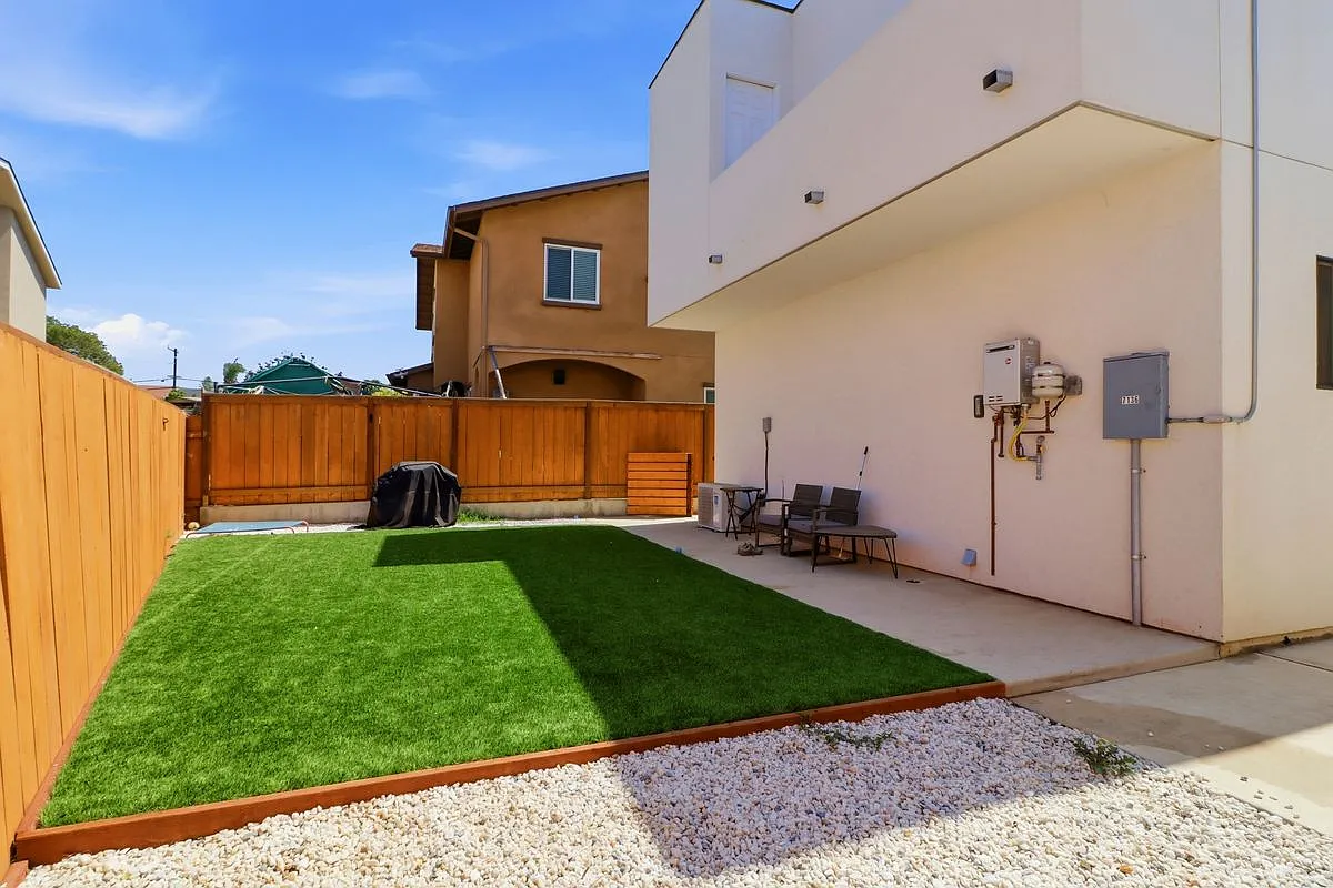 2 bed, 2.0 bath, 1230 sqft, $3,400 — Photo 4