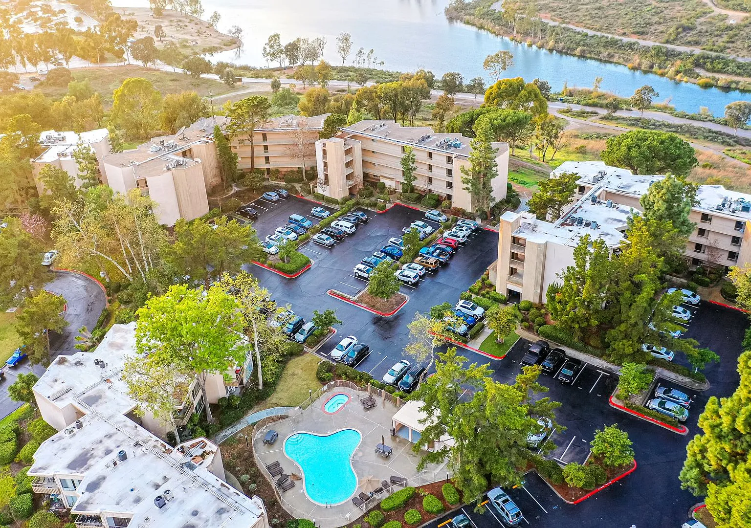 Beautiful 2-Bedroom, 2-Bathroom Corner Condo with Lake Views — Photo 1