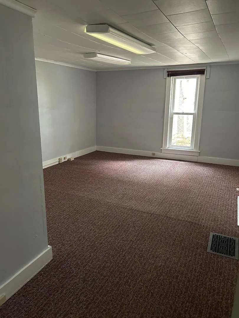 216 W High St — Photo 3