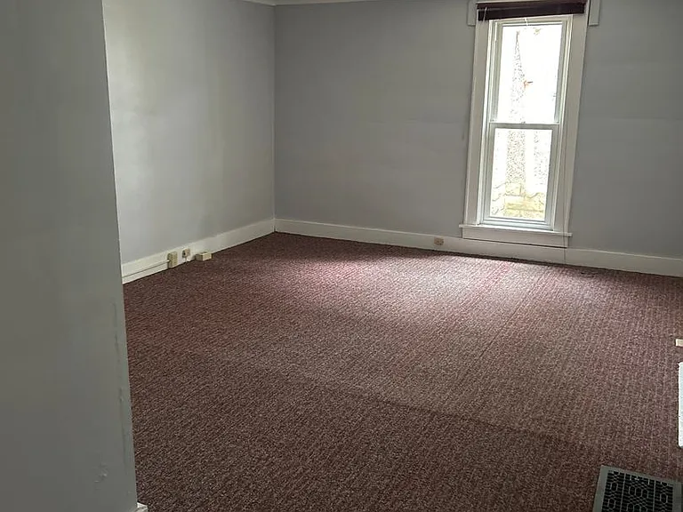 216 W High St — Photo 3