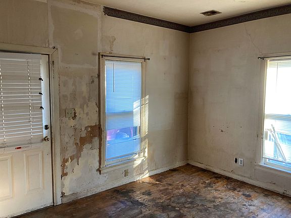 2nd image of 625 N Houser Dr