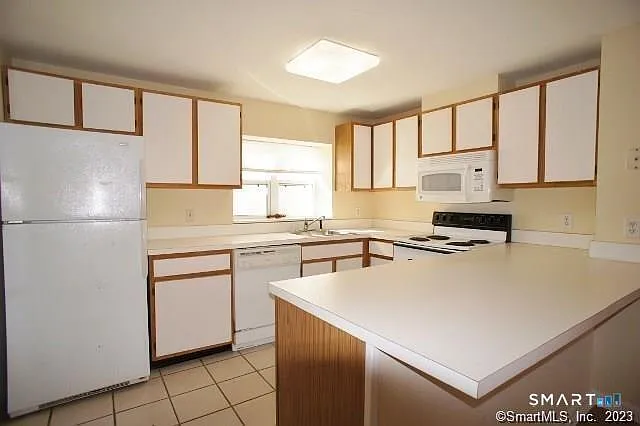 1 bed, 1.0 bath, 725 sqft, $1,795 — Photo 1