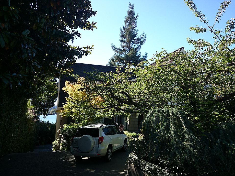 2nd image of 3137 W Laurelhurst Dr NE