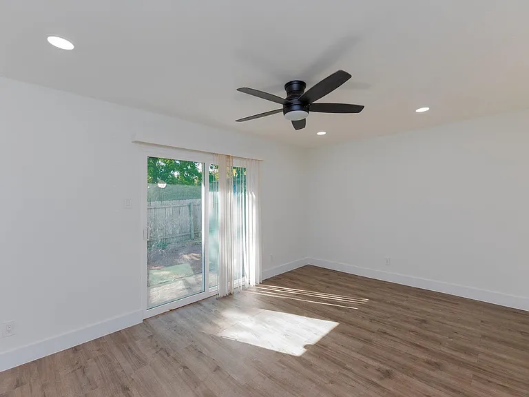 8405 Georgian Dr — Photo 18