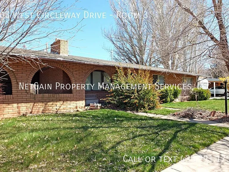 405 W Circleway Dr #3 — Photo 1