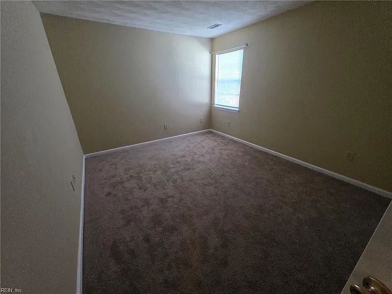 1460 Berkshire Dr — Photo 14