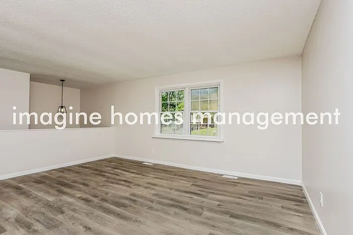3 bed, 2.5 bath, 1104 sqft, $2,395 — Photo 2