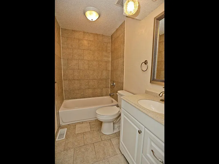 7136 S Greenwich Rd #1 — Photo 7