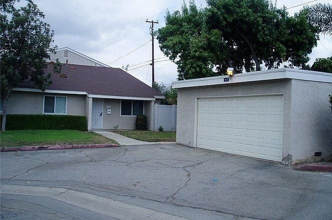 2nd image of 1405 N Elderberry Ave