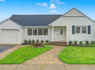 3694 Maxwell Dr, Wantagh, NY 11793