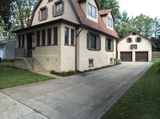 19 Lincoln Avenue, East Dundee, IL 60118