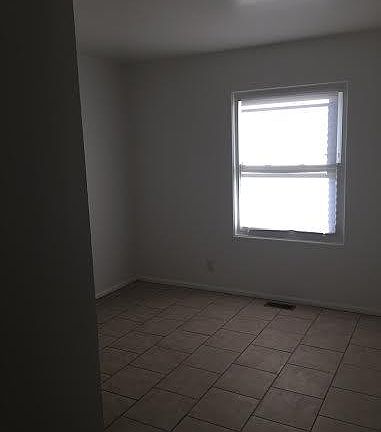4th image of 3332 Macarthur Ln