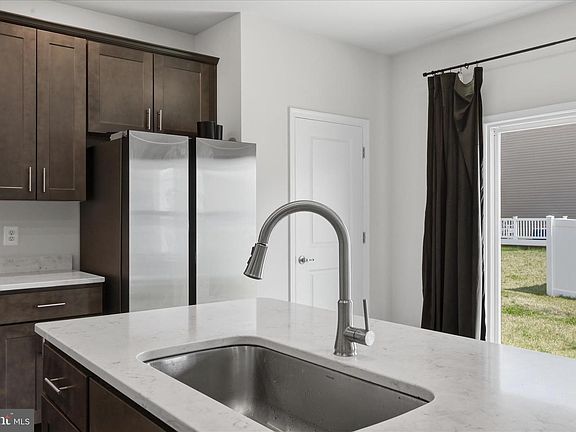 4th image of 73 Hopkins St