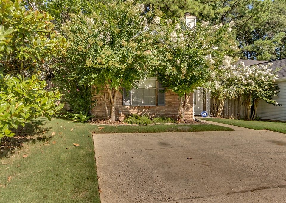 1st image of 2916 Robinwood Ln