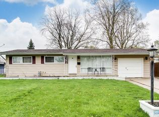 1208 Village Trail Rd, Maumee, OH 43537