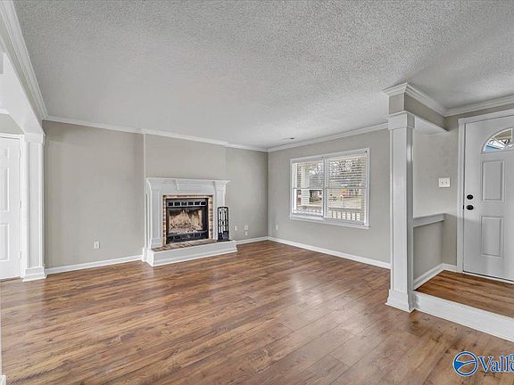 3rd image of 713 Captiva Ct SE