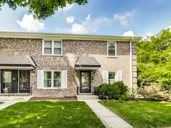 1004 W Saint James St, Arlington Heights, IL 60005