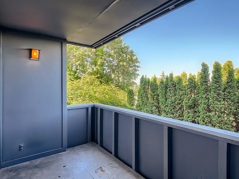 Sunset View Apartments — Photo 21