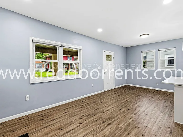3146 Broadway St — Photo 13