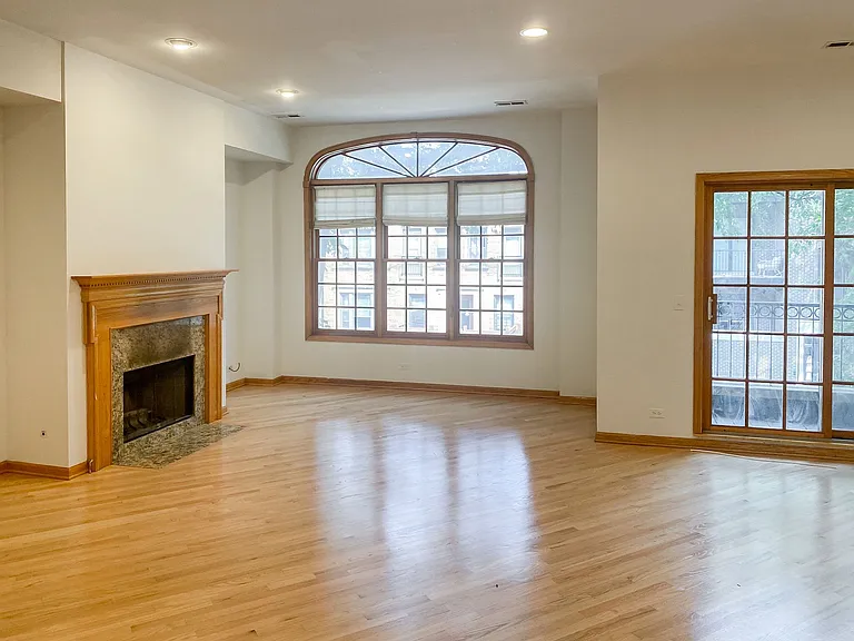 3338 N Sheffield Ave — Photo 5