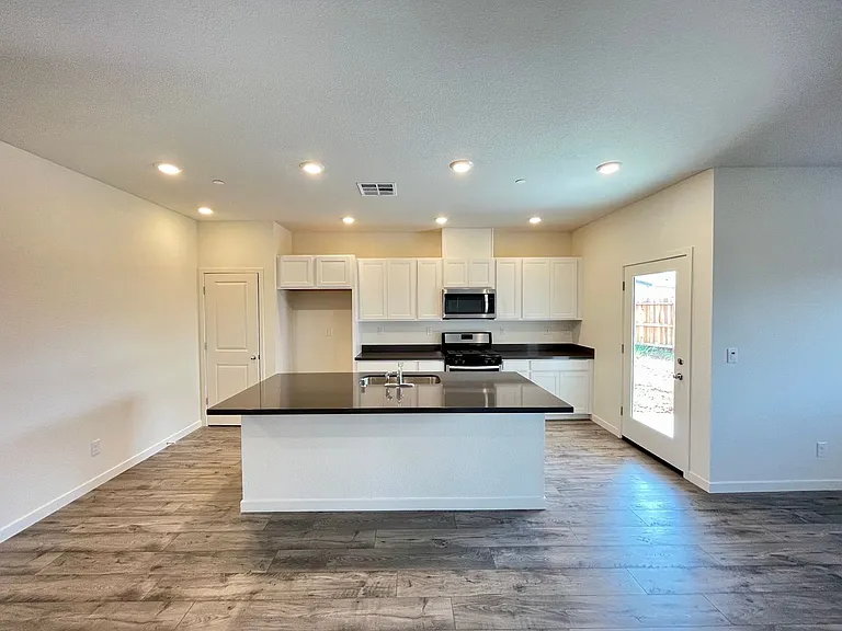 754 Tamarack Ct — Photo 11