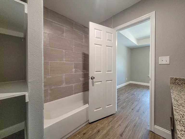 616 E 17th Ave — Photo 10
