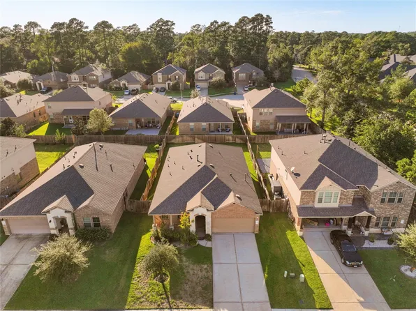 138 Meadow Grove Dr, Conroe, TX 77384