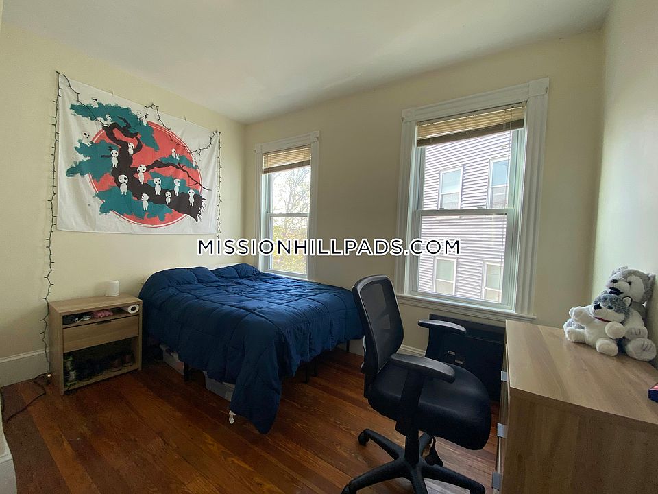 2nd image of 18 Lawn St #2