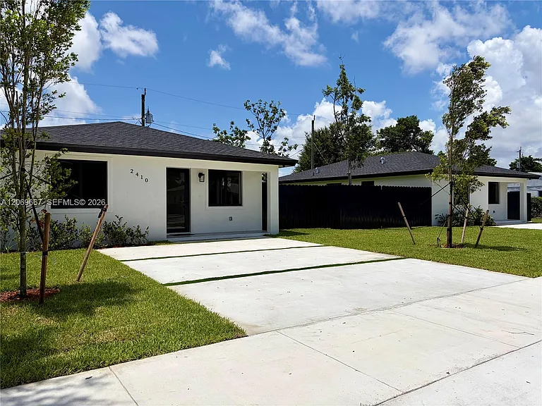 2420 NW 154th St — Photo 5